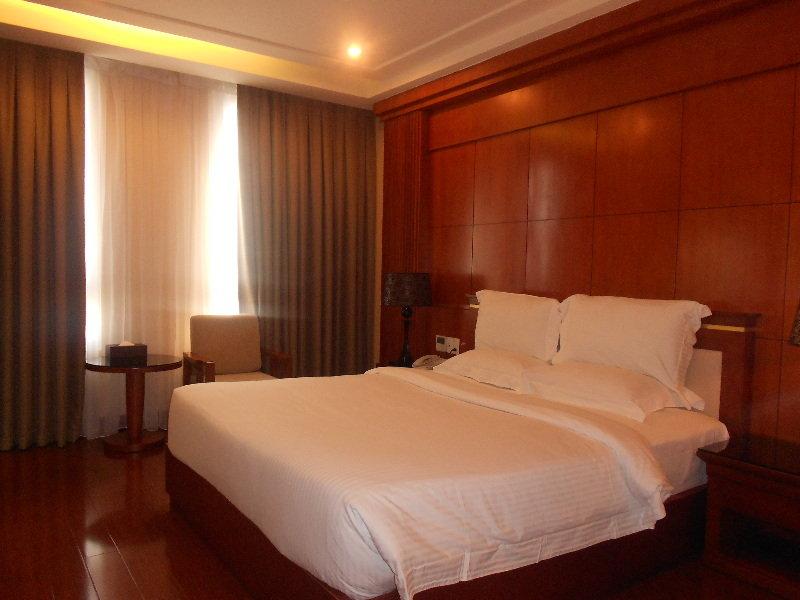 Nhat Ha L'opera Hotel