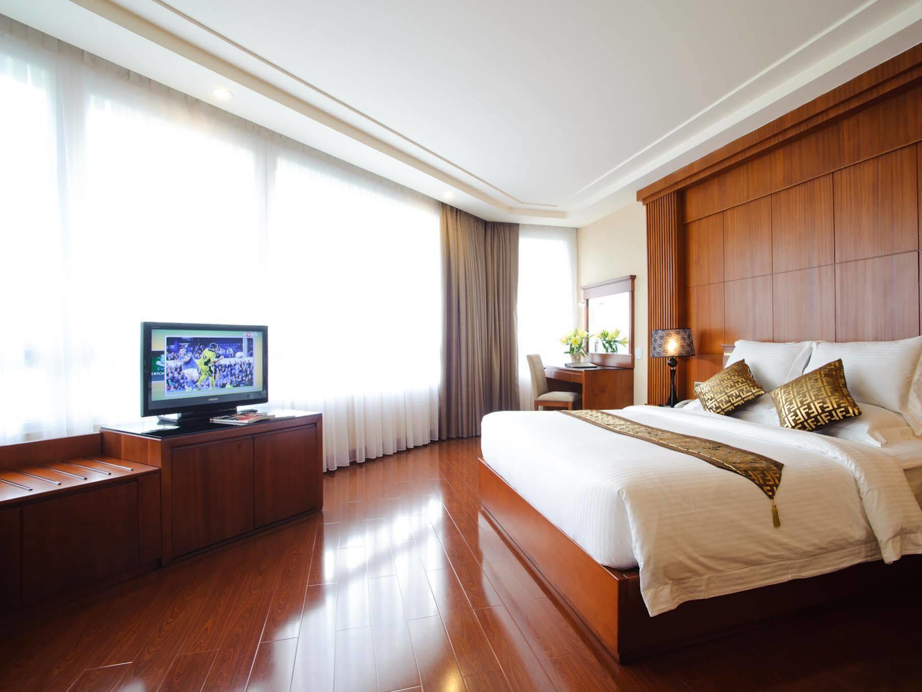 Nhat Ha L'opera Hotel