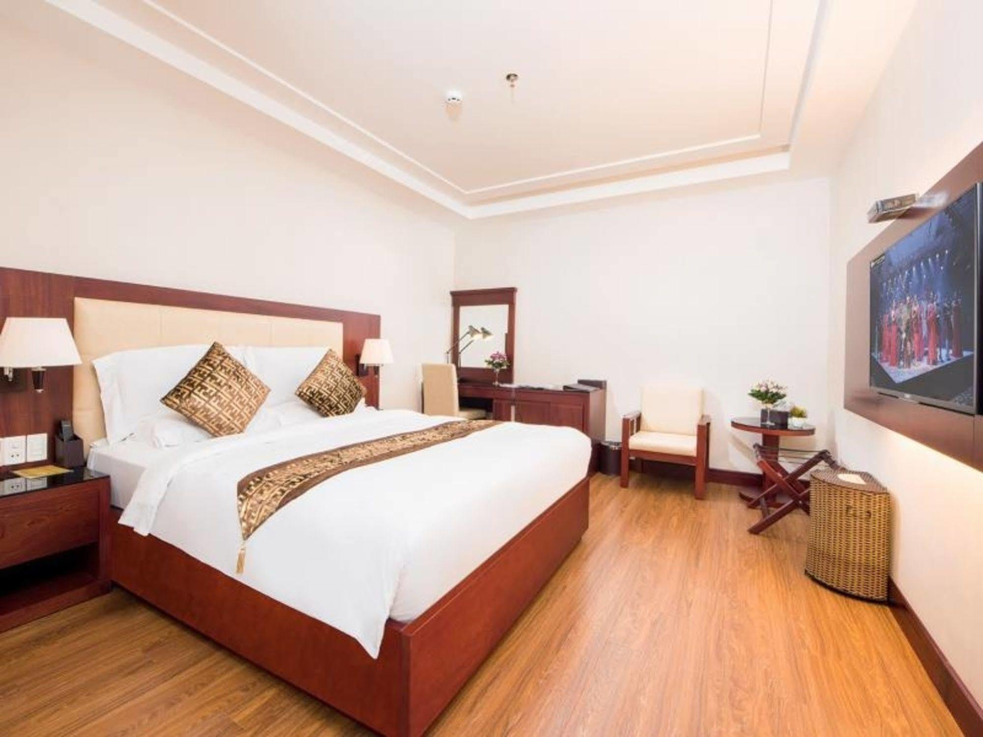 Nhat Ha L'opera Hotel